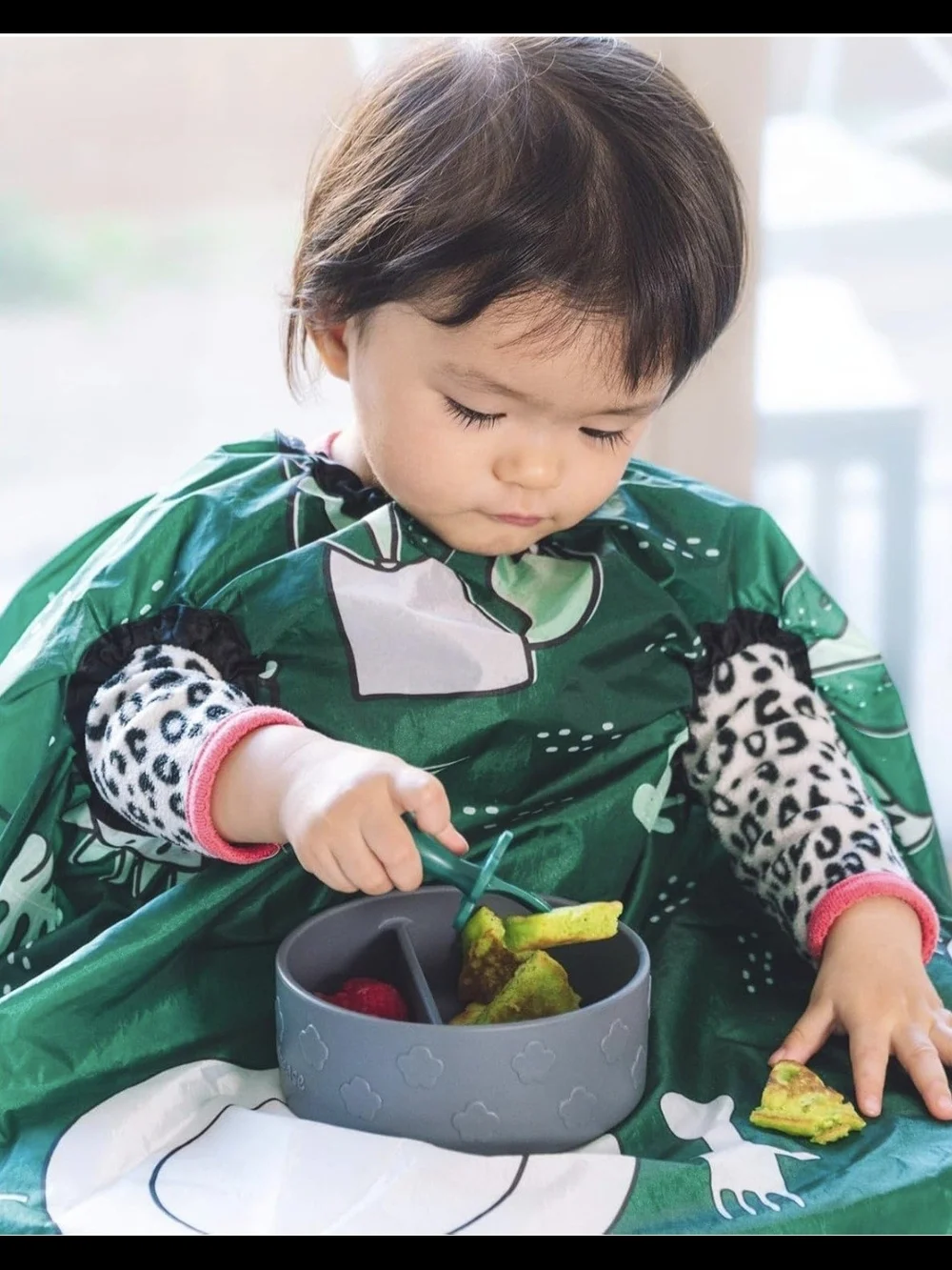 Infants BPA Free Feeding Set And Allover Waterproof Bib For Ages 6M+